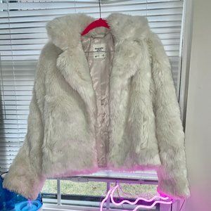 Abercrombie & Fitch Faux Fur in White